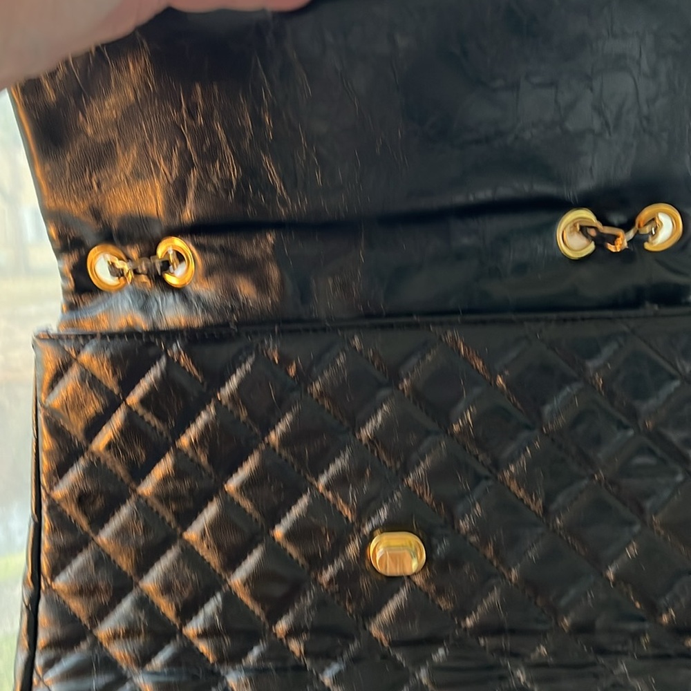 Elegant Black Quilted Shoulder Bag - Picture 7 of 9